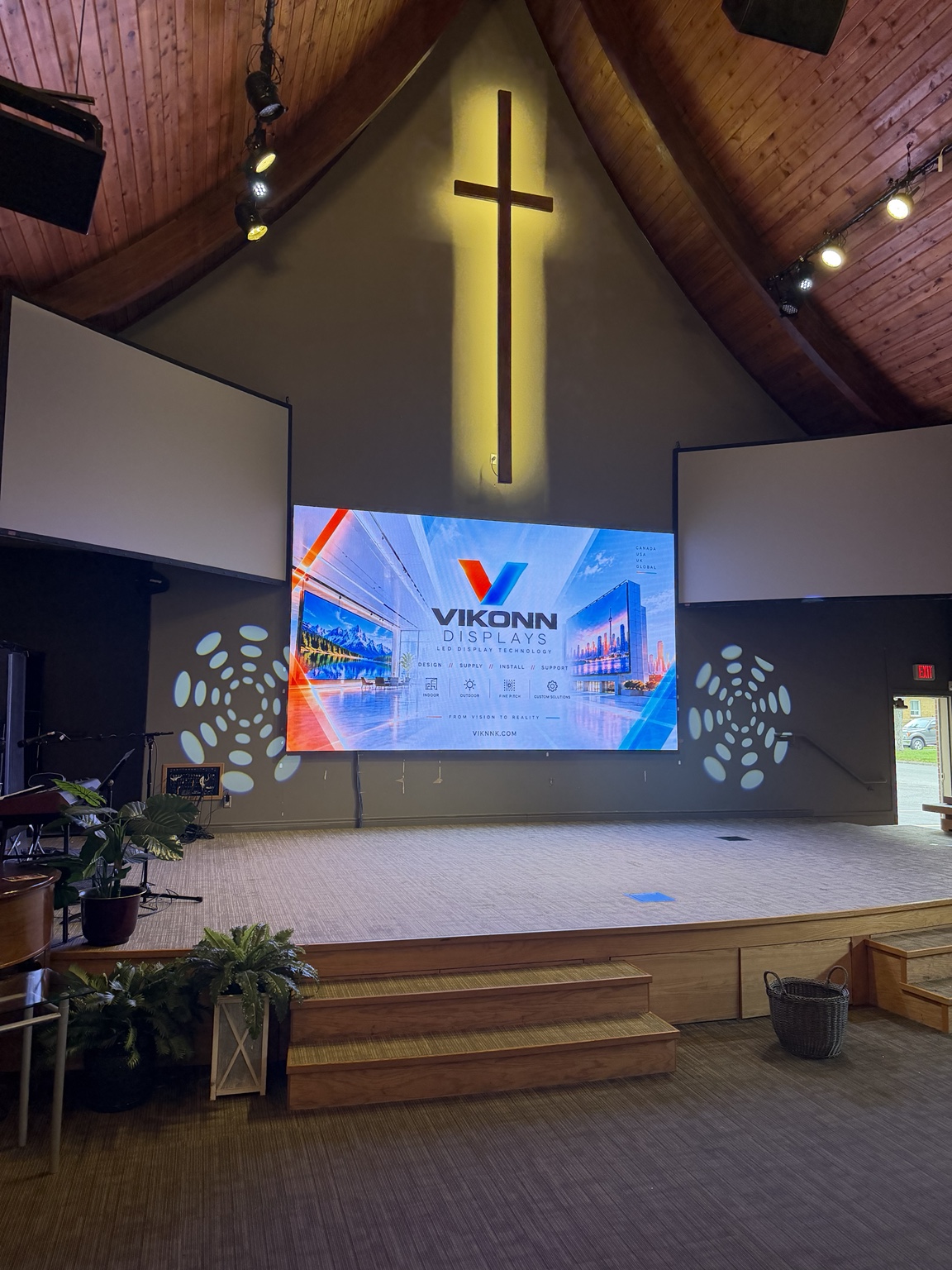 Wilmar Heights Baptist Church Toronto — LED screen